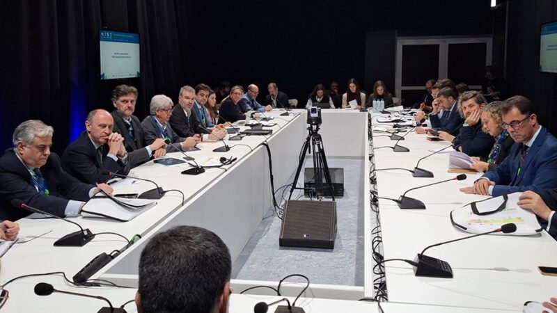 Andalucía colabora con 22 entidades para promover el uso de combustibles sostenibles de aviación.