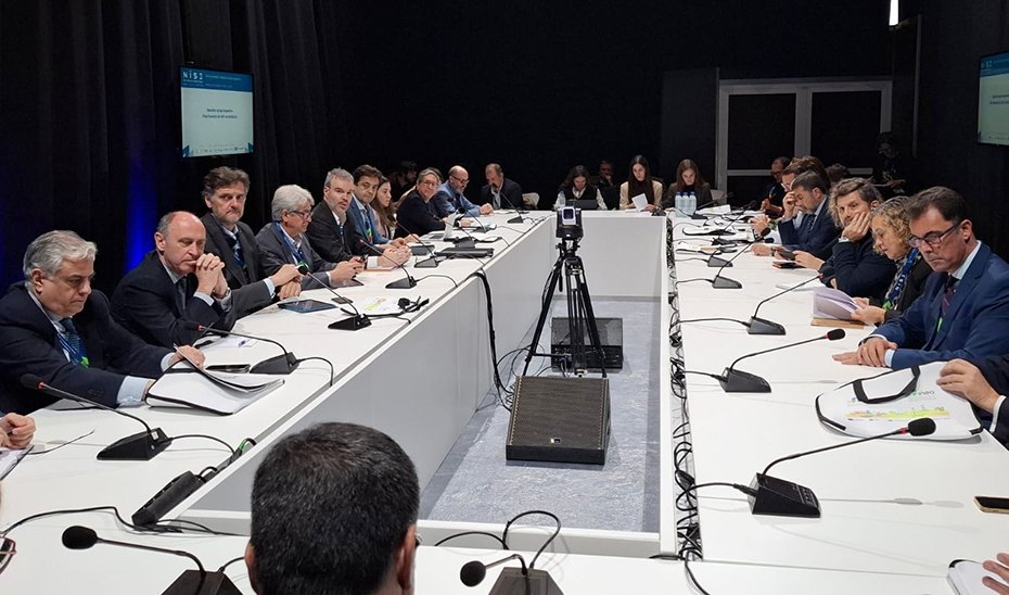 Andalucía colabora con 22 entidades para promover el uso de combustibles sostenibles de aviación.