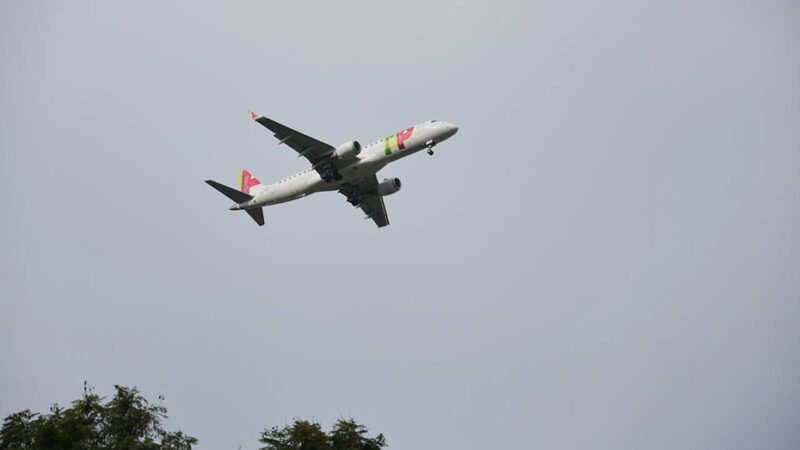 Aumento de plazas aéreas en Andalucía de 36 a 44 millones entre 2023 y 2025.