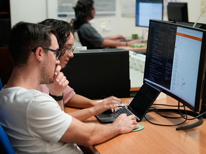 Desarrollan sistema que detecta anomalías cardíacas en electrocardiogramas con alta precisión.