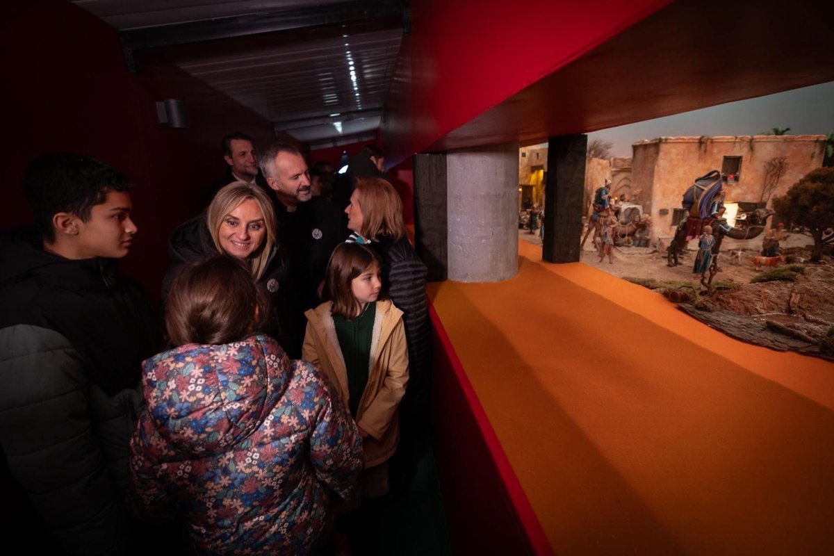 El belén monumental del Ayuntamiento de Granada se renueva con guiños a la candidatura a la Capitalidad Cultural en 2031.