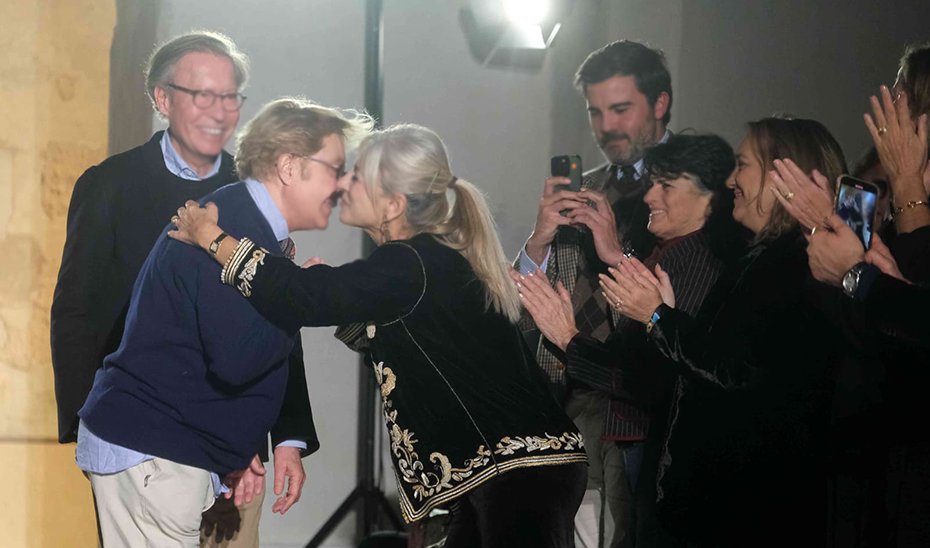 Homenaje a Victorio y Lucchino: Pioneros de la moda andaluza.