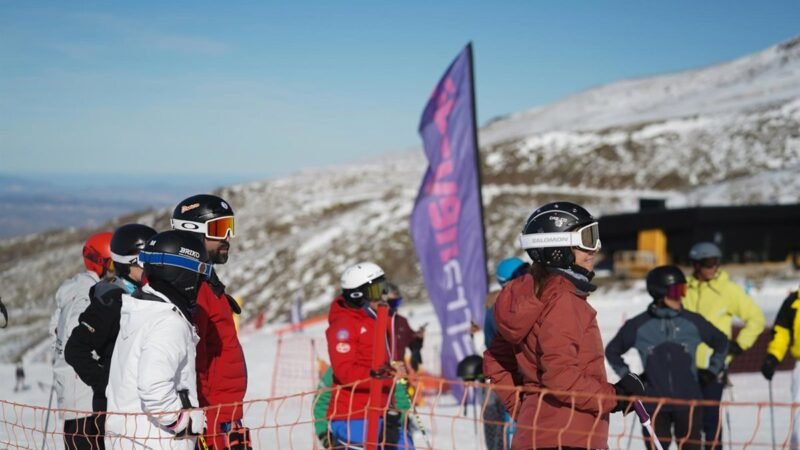 Sierra Nevada atrae a más de 29.000 esquiadores y visitantes en un «gran puente» de la Inmaculada.