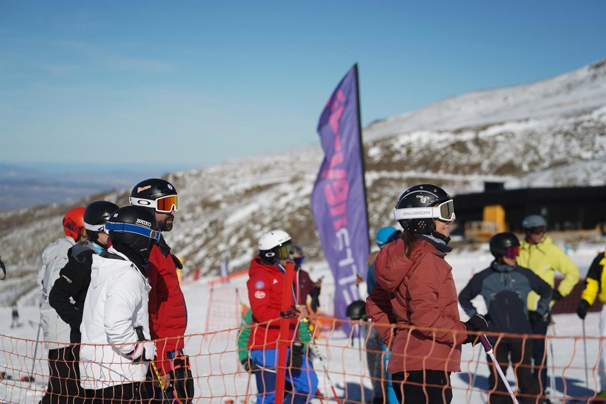 Sierra Nevada atrae a más de 29.000 esquiadores y visitantes en un «gran puente» de la Inmaculada.
