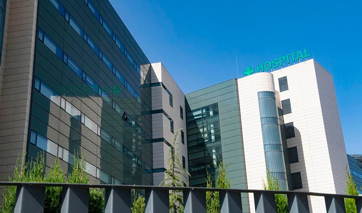 Cinco personas heridas al salirse su coche de la calzada y chocar con una farola en Las Gabias (Granada)