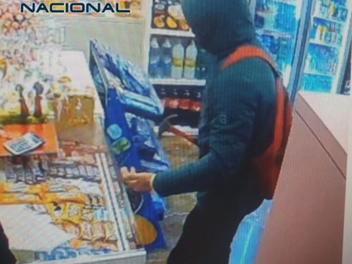 Detenido en Granada por intentar robar en comercios del centro con un martillo y encapuchado