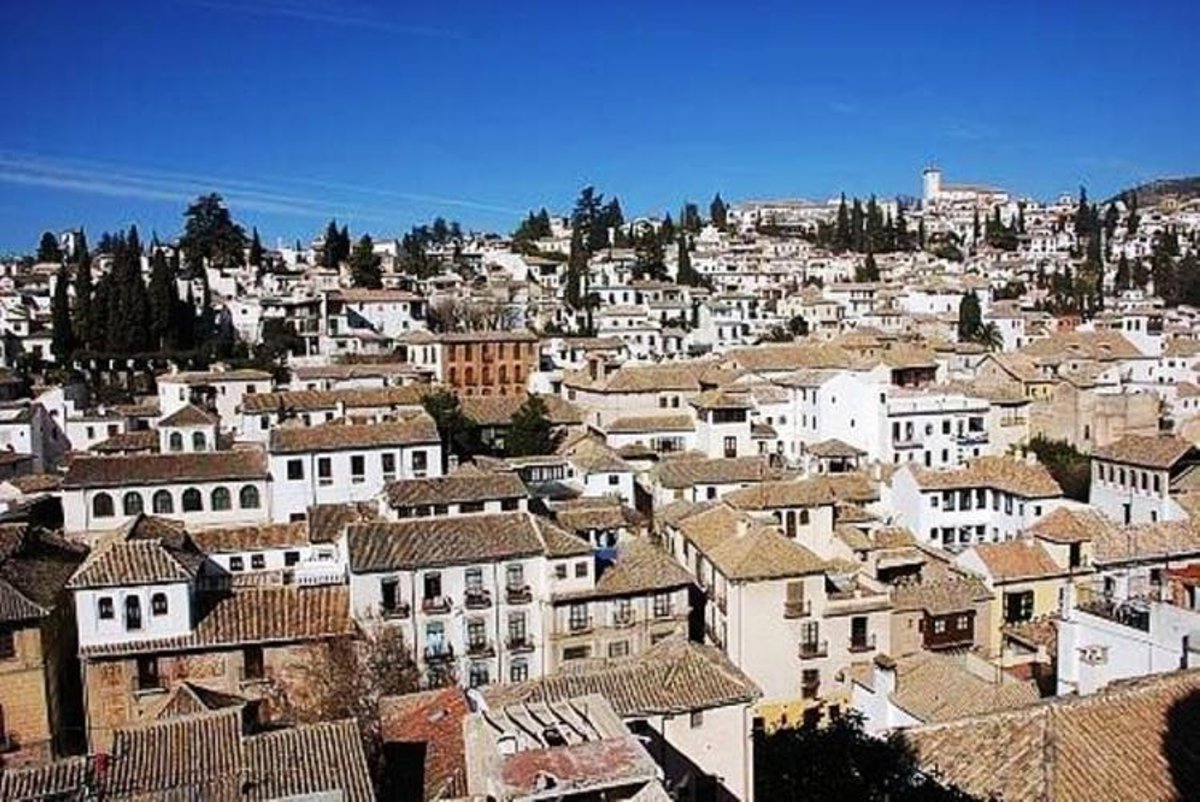 El Albaicín de Granada recupera el suministro eléctrico tras incendio en transformador