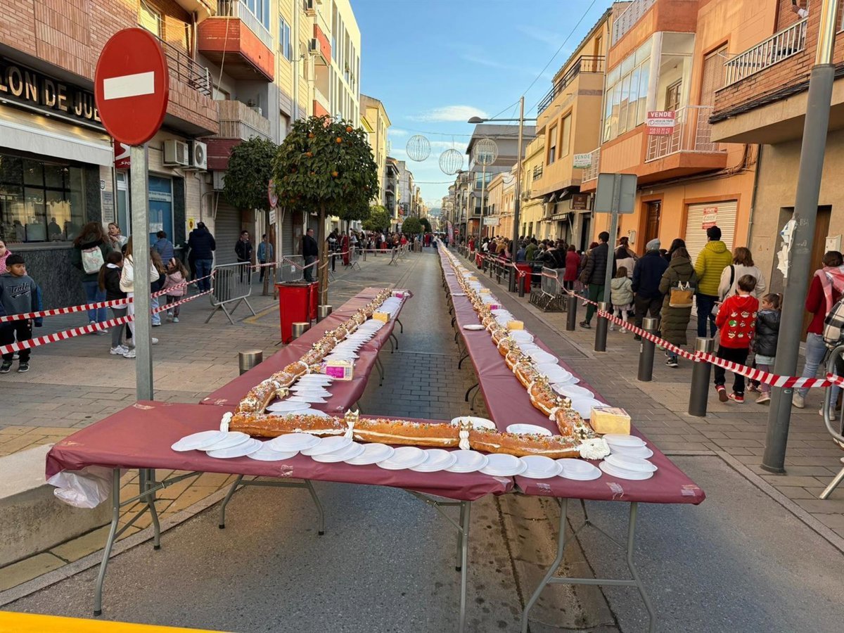 Huétor Tájar (Granada) organiza roscón solidario de más de 100 metros para ayudar a vecinos necesitados