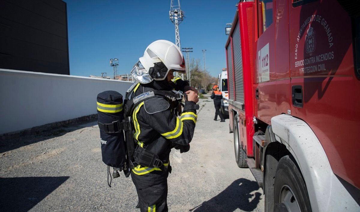 Incendio en piso de Alhendín: origen apunta a brasero, nueve heridos