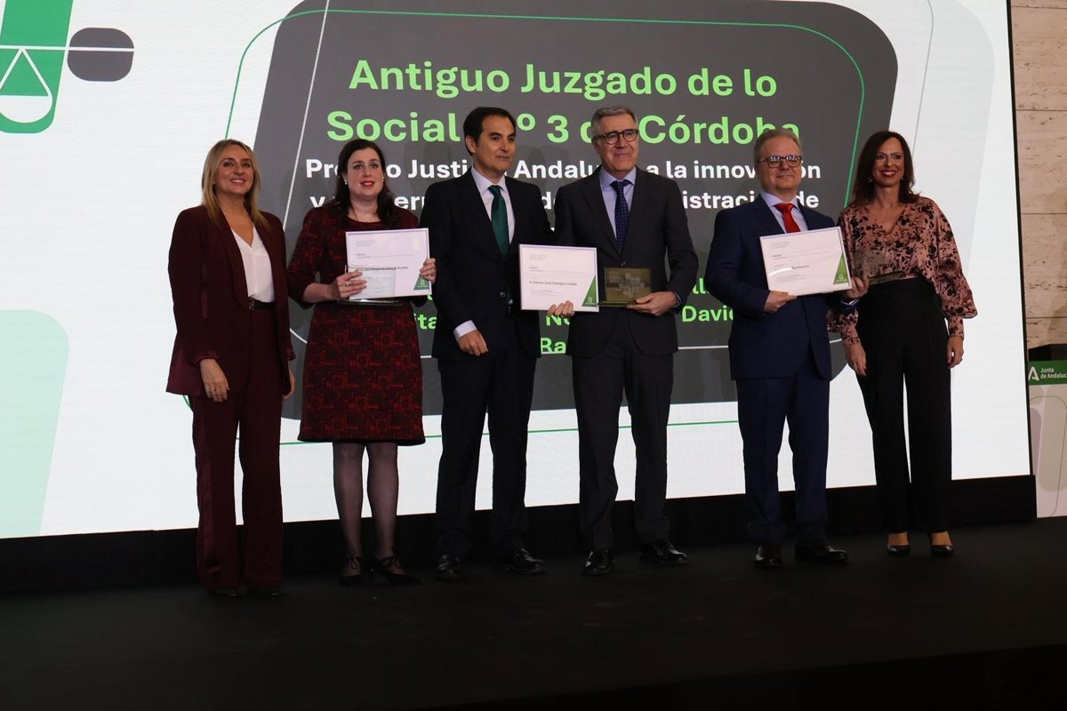 La Junta premia a quienes promueven la justicia, un «valor esencial»