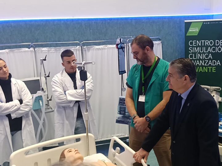 La Junta promueve la simulación clínica en el Máster de Urgencias y Emergencias.