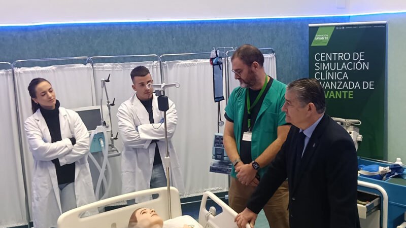 La Junta promueve la simulación clínica en el Máster de Urgencias y Emergencias.