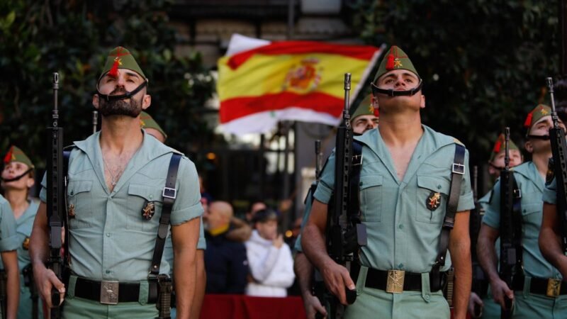 La Legión desfila en conmemoración de la Toma de Granada