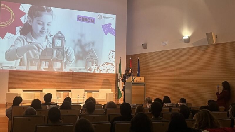 Referentes femeninos en ciencia y salud comparten experiencias en Genyo de Granada con motivo del 11F.