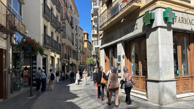 La Semana Santa de Granada capital contará con zona libre de ruidos en calle Mesones durante los pasos.