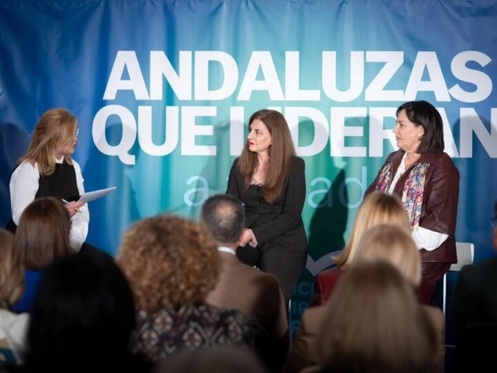 Motril (Granada) acoge el foro del PP ‘Andaluzas que lideran a tu lado’ para debatir sobre liderazgo femenino.