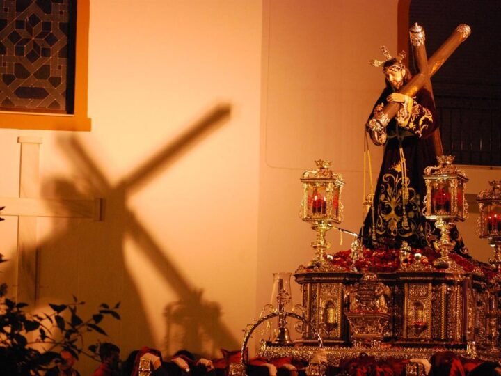 Una talla de Huétor Tájar procesiona dos veces con distinta iconografía