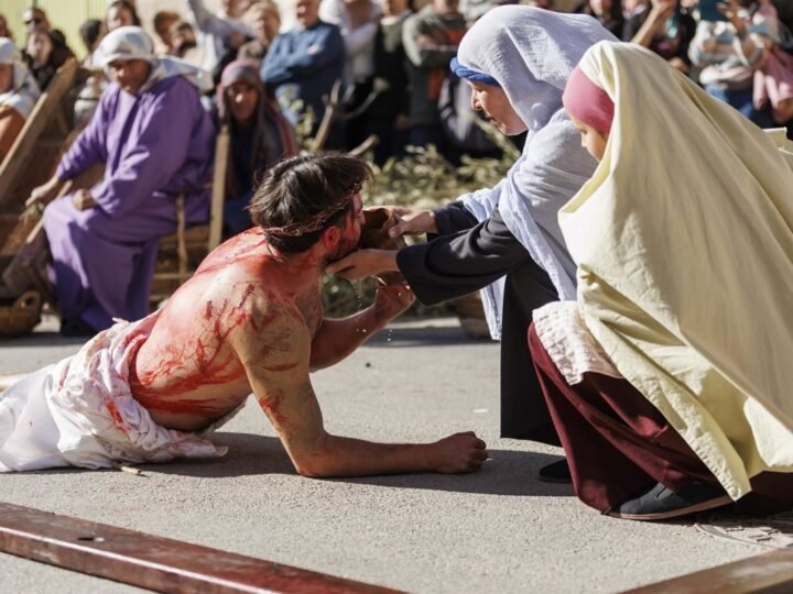 Cuevas del Campo (Granada) celebra su 25 aniversario de la Semana Santa Viviente con 10.000 asistentes
