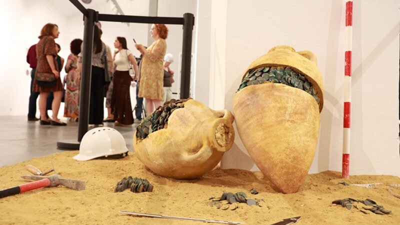 Diez años del Tesoro de Tomares: hallazgo de 19 ánforas con 53.000 monedas romanas.