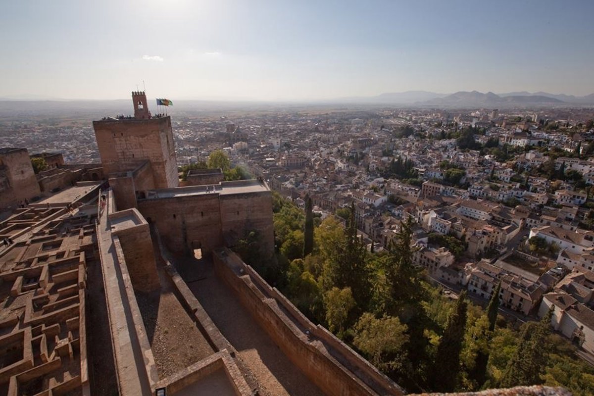 La Alhambra restaurará el terrado de las Caballerizas de la Alcazaba