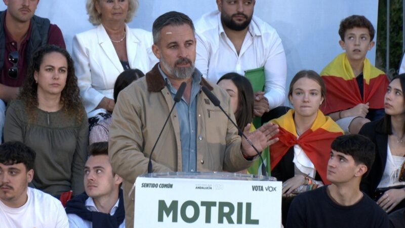Abascal denuncia la pobreza infantil en España y el acceso de extranjeros irregulares a ayudas sociales.