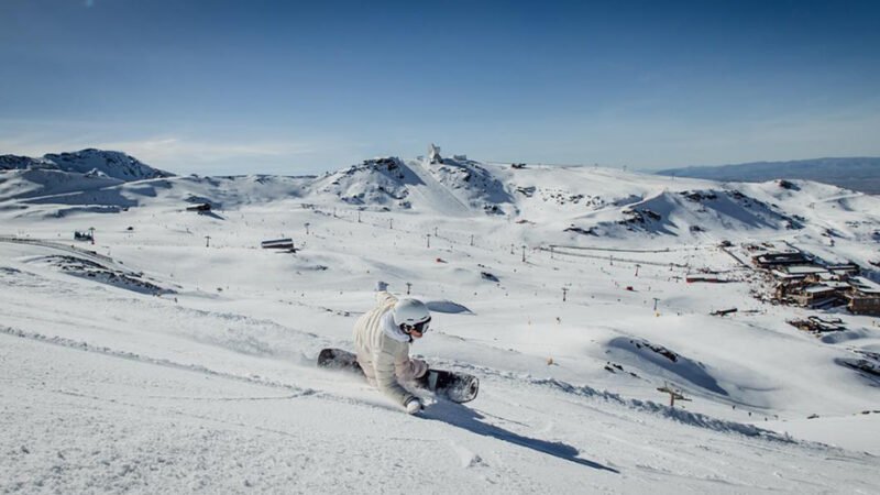 Cierre de temporada complicada en Sierra Nevada con casi 900.000 esquiadores