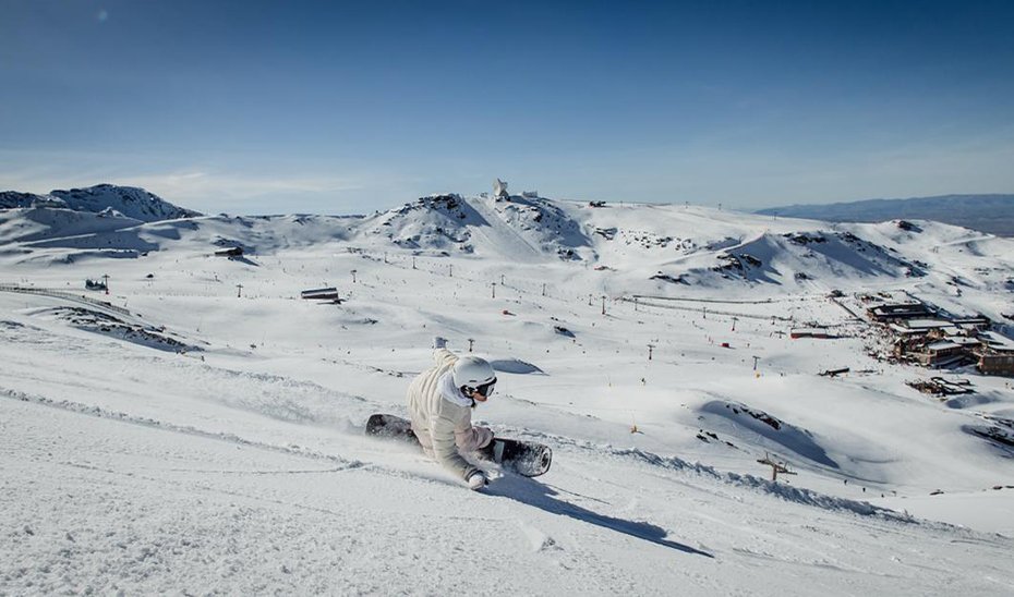 Cierre de temporada complicada en Sierra Nevada con casi 900.000 esquiadores