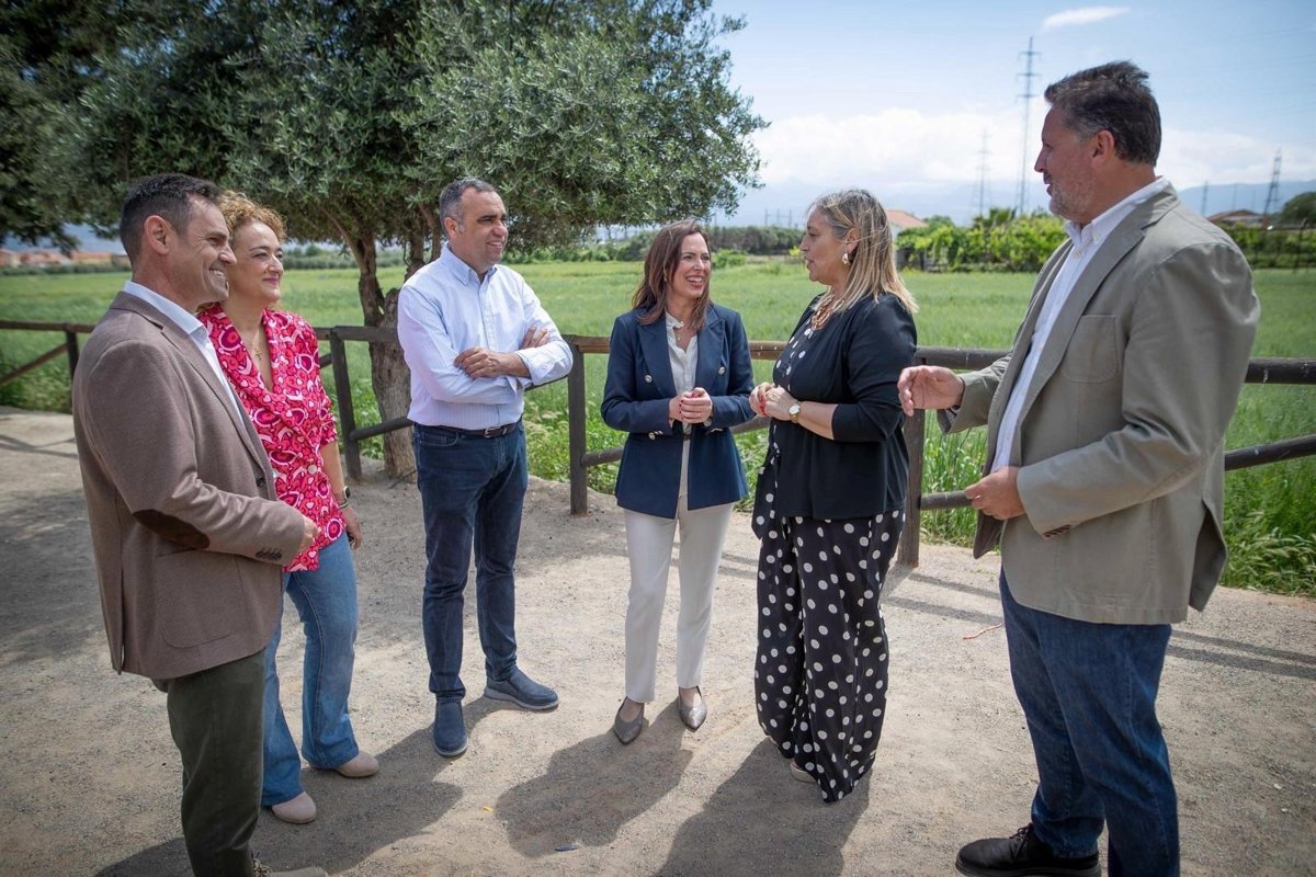 Díaz (PP) pide el voto para continuar transformando Granada con inversiones en infraestructuras.
